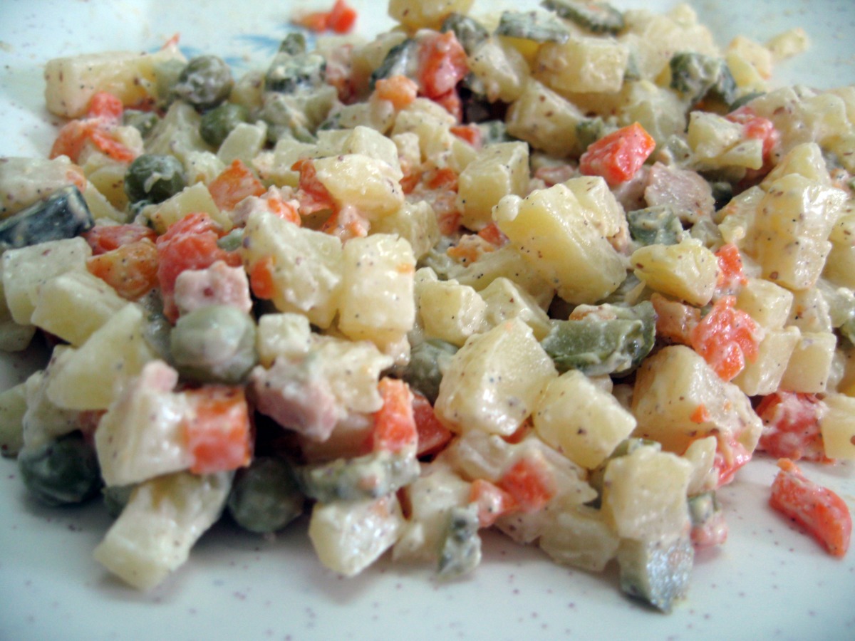 A La Rousse Salad (Romanian)