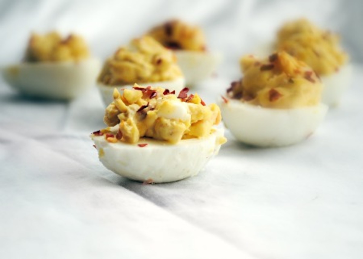 4-Pepper Deviled Eggs(Alton Brown)