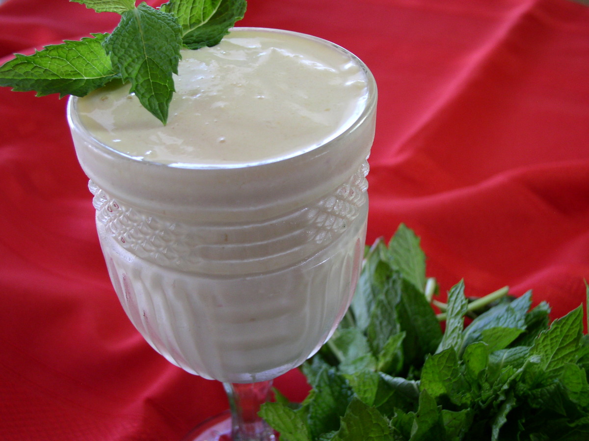 A Honey of a Peaches n Cream Smoothie