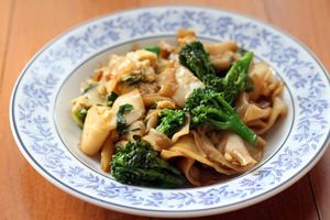Vegetarian Noodles with Broccoli and Kale